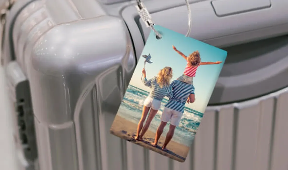 Custom photo luggage tags