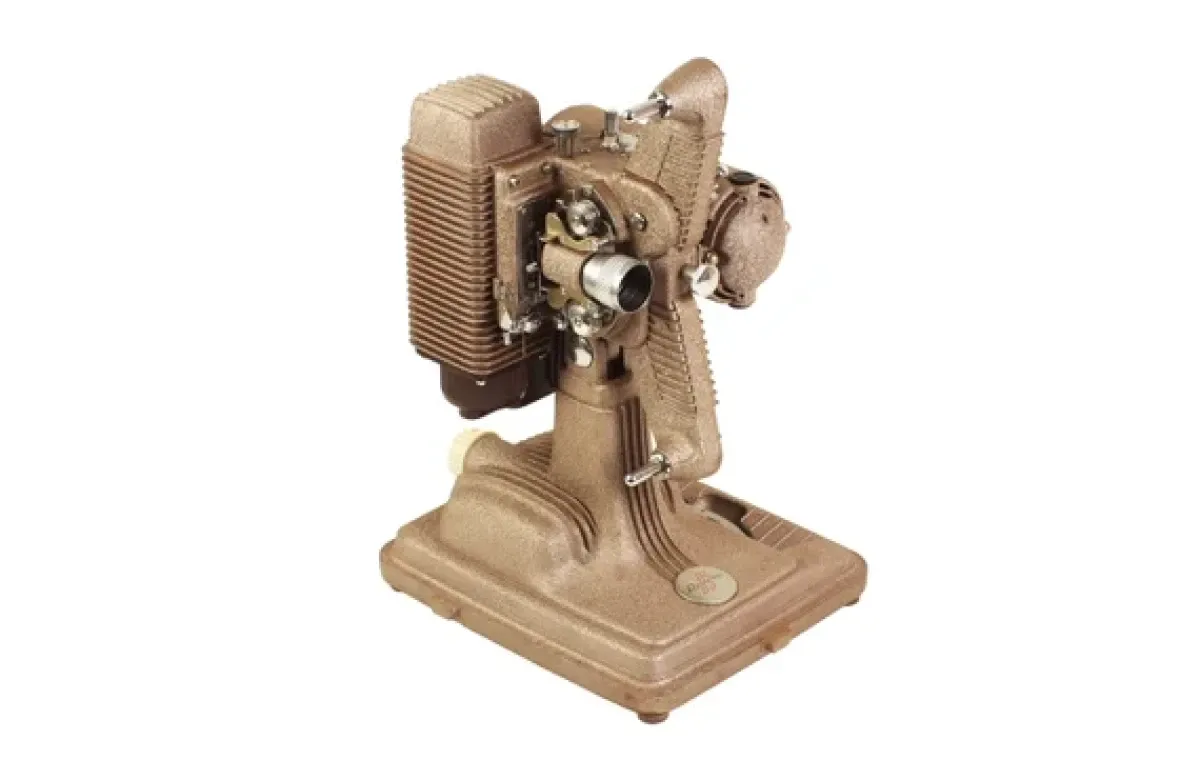 Revere 85 型錄影帶投影機