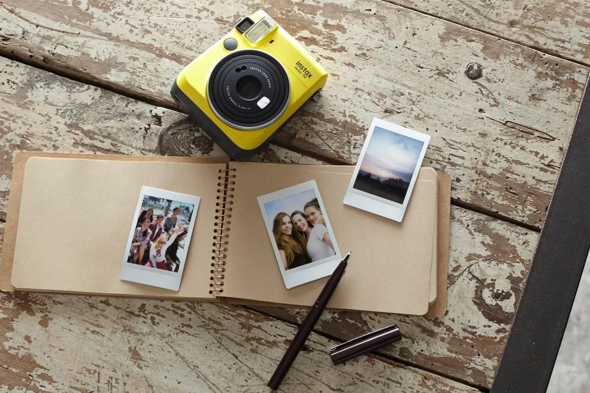 instant camera